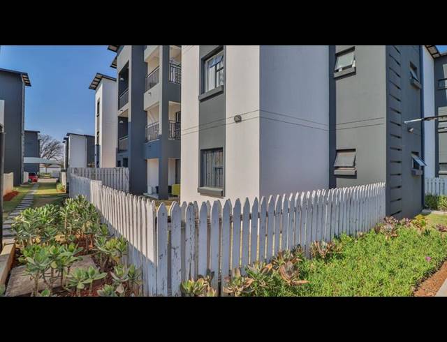 3 BEDROOM TOWNHOUSE FOR SALE IN BRENTWOOD